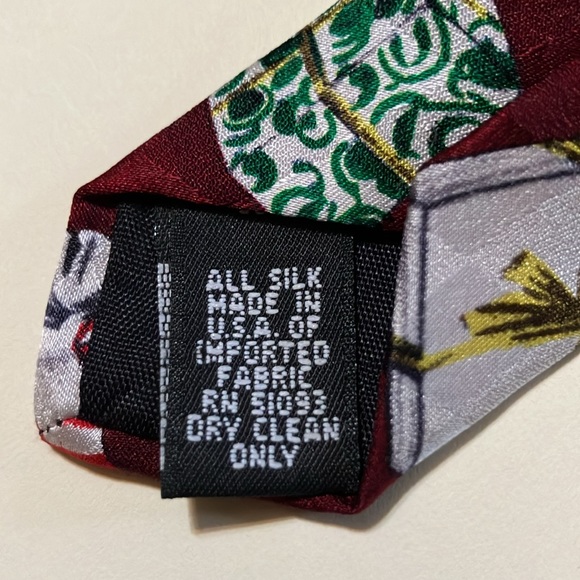 Norman Rockeell Hallmark Holiday Traditions MMG Tie - Picture 7 of 7